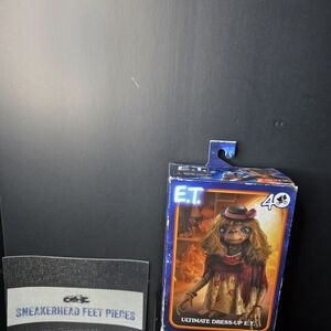 NECA 40TH Anniversary The Extra Terrestrial Ultimate Dress Up  E.T. Figure RARE